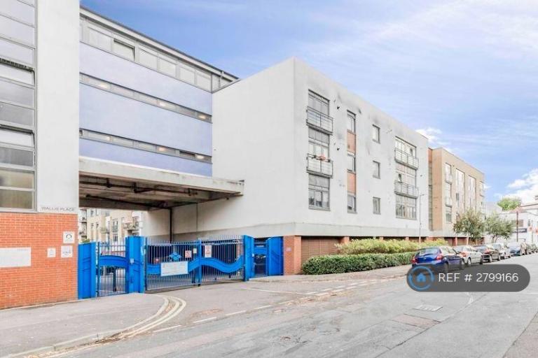 Flat Wallis Place in Maidstone
