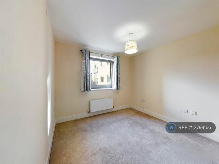 Flat Wallis Place in Maidstone
