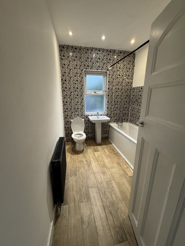 Room Wharfedale Gardens in Greater London