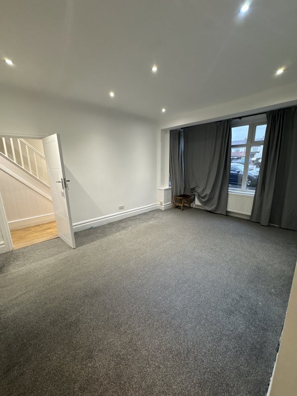 Room Wharfedale Gardens in Greater London