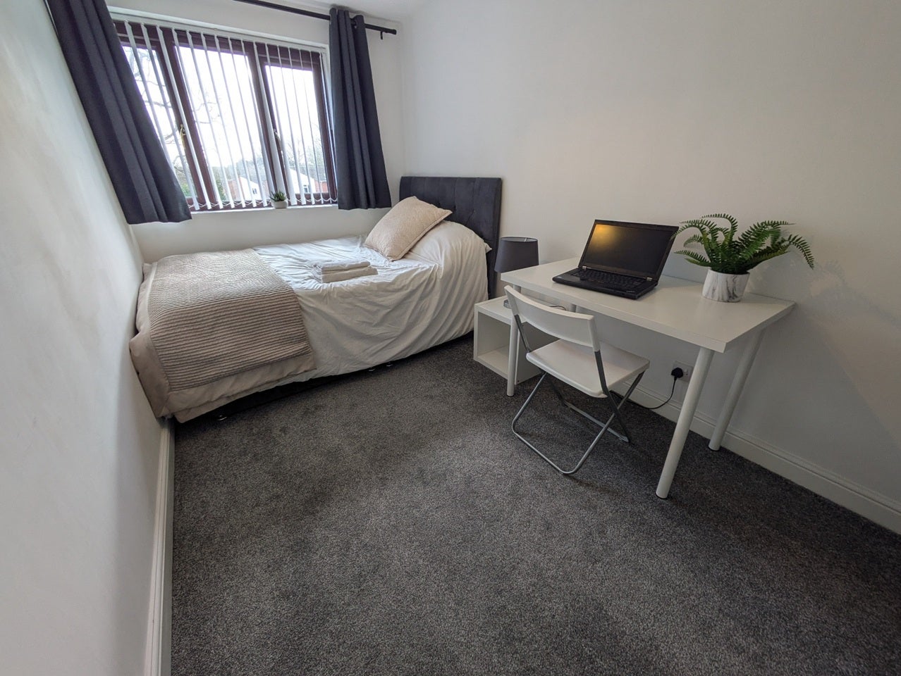 Room Soyer Court in Woking
