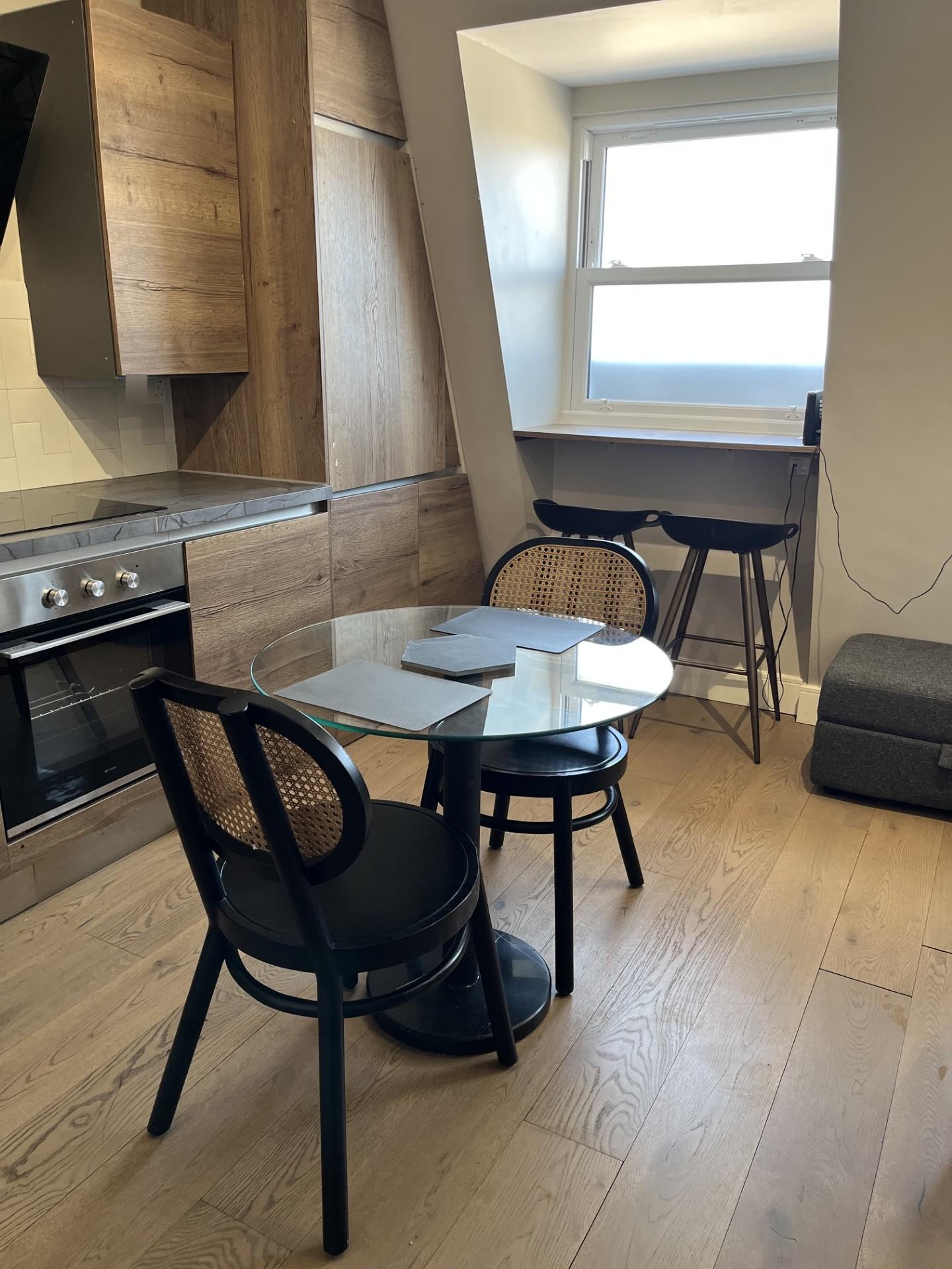 Flat Putney Bridge Road in Greater London