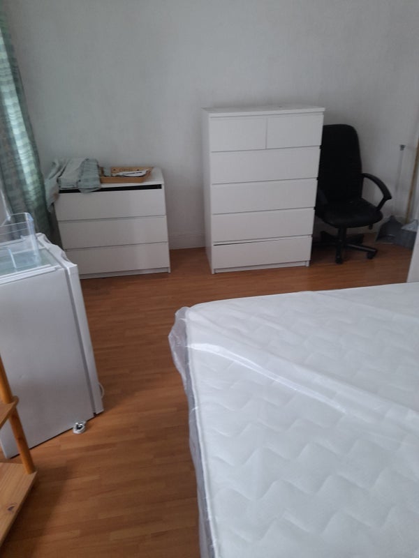 Room Ethnard Road in Greater London