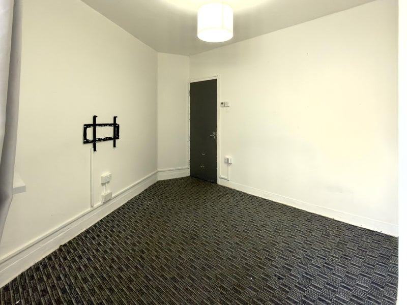 Flat Coleby Path in Greater London