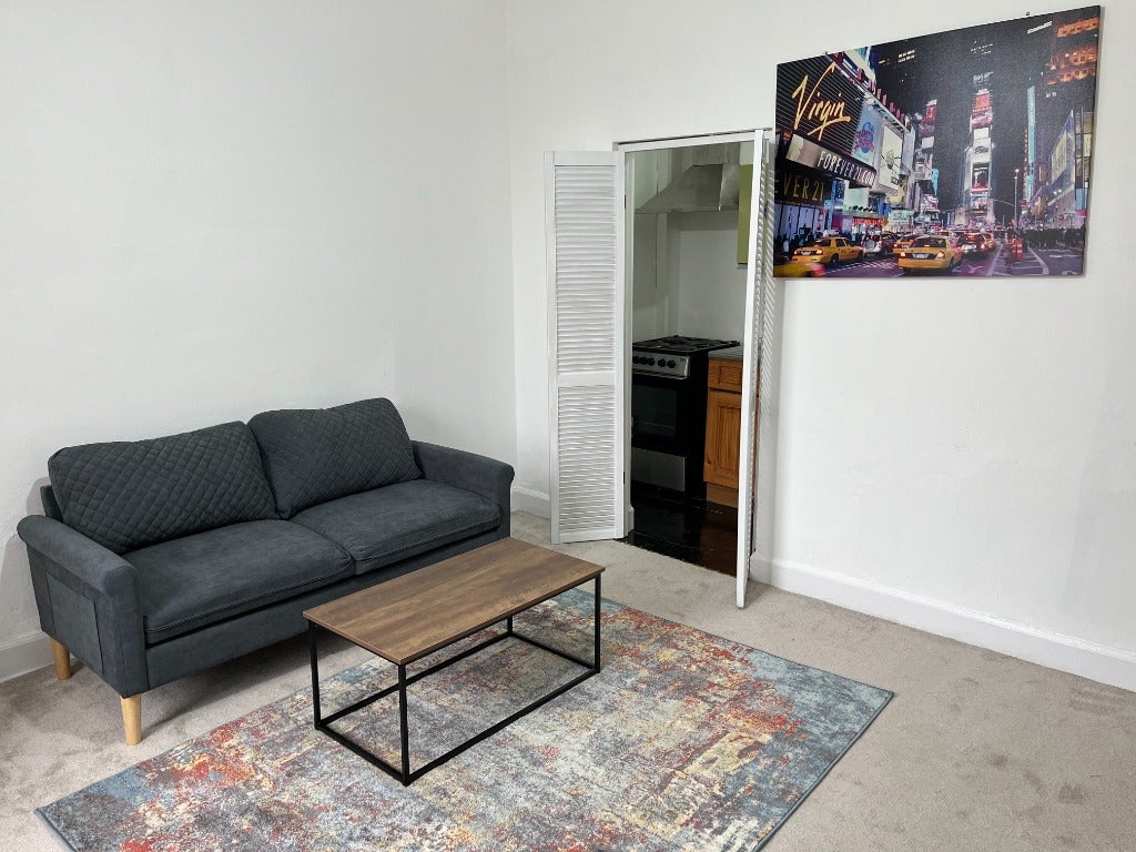 Flat Ratcliffe Terrace in City of Edinburgh