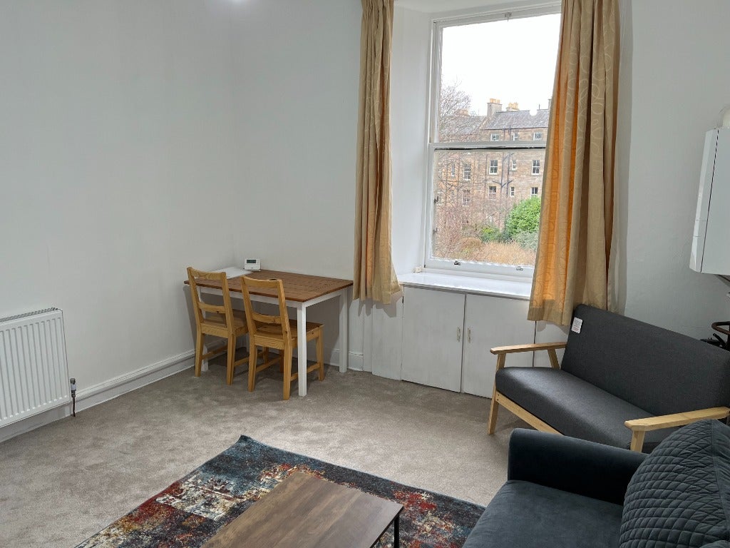 Flat Ratcliffe Terrace in City of Edinburgh