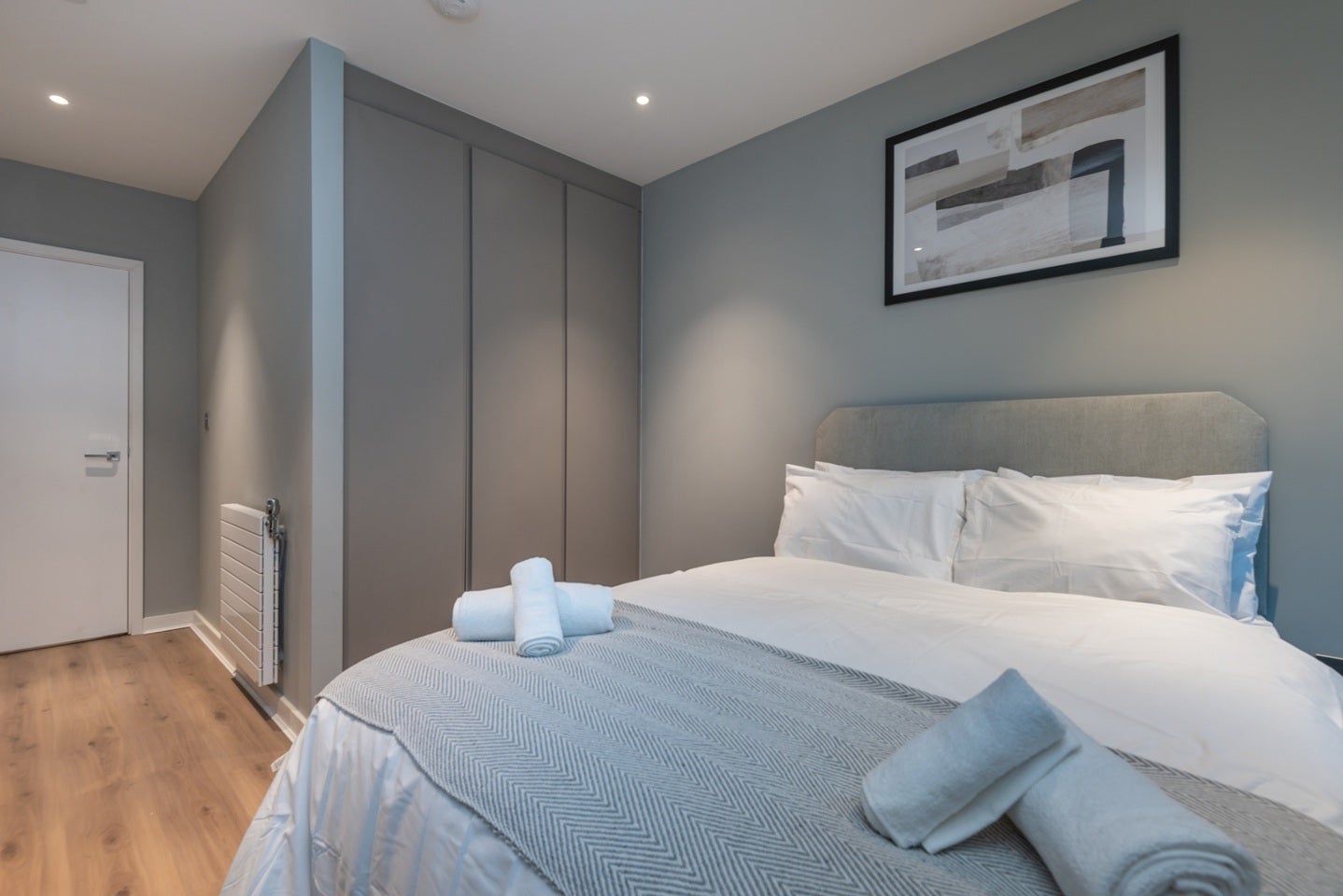 Flat Exhibition Way in Greater London