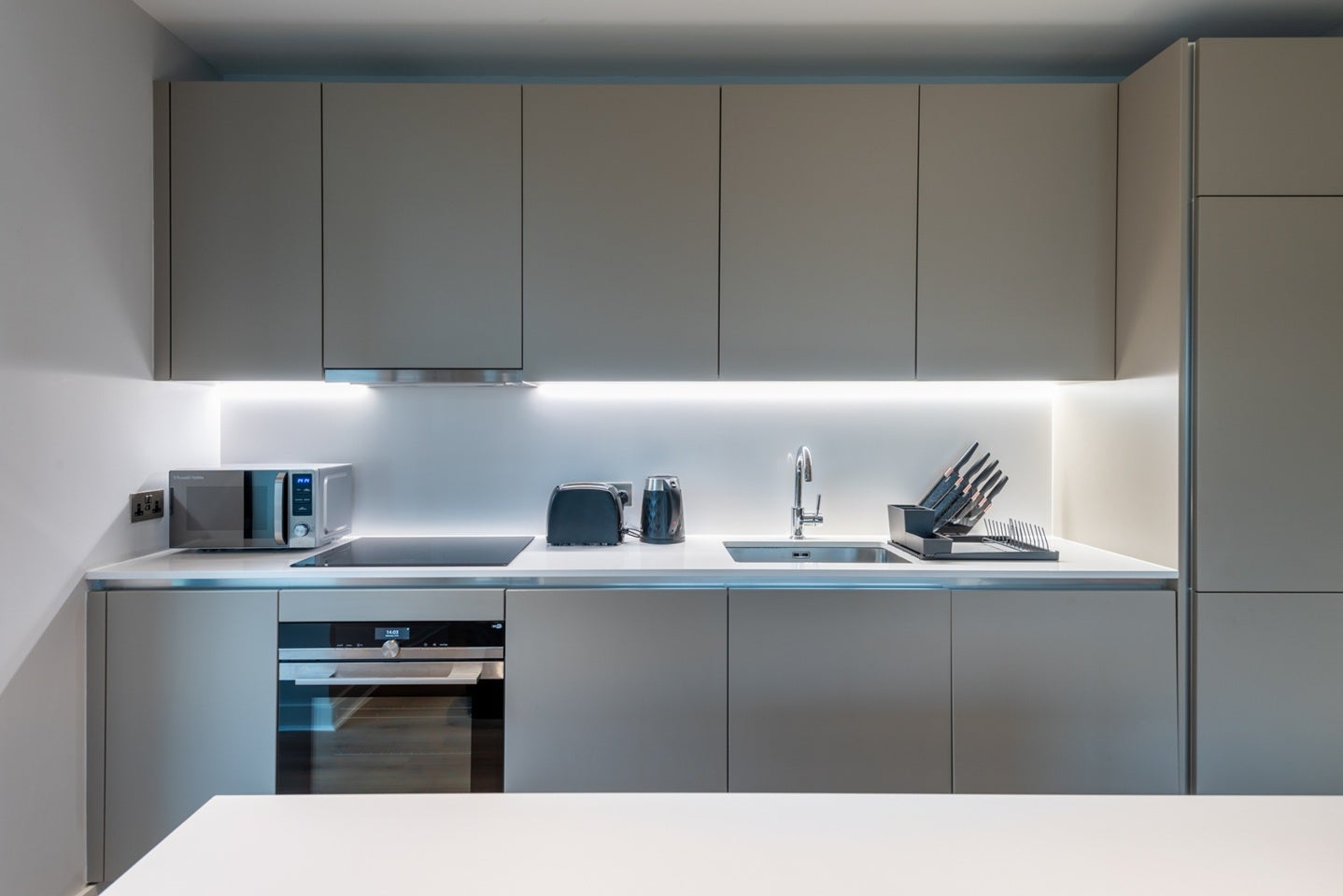 Flat Exhibition Way in Greater London