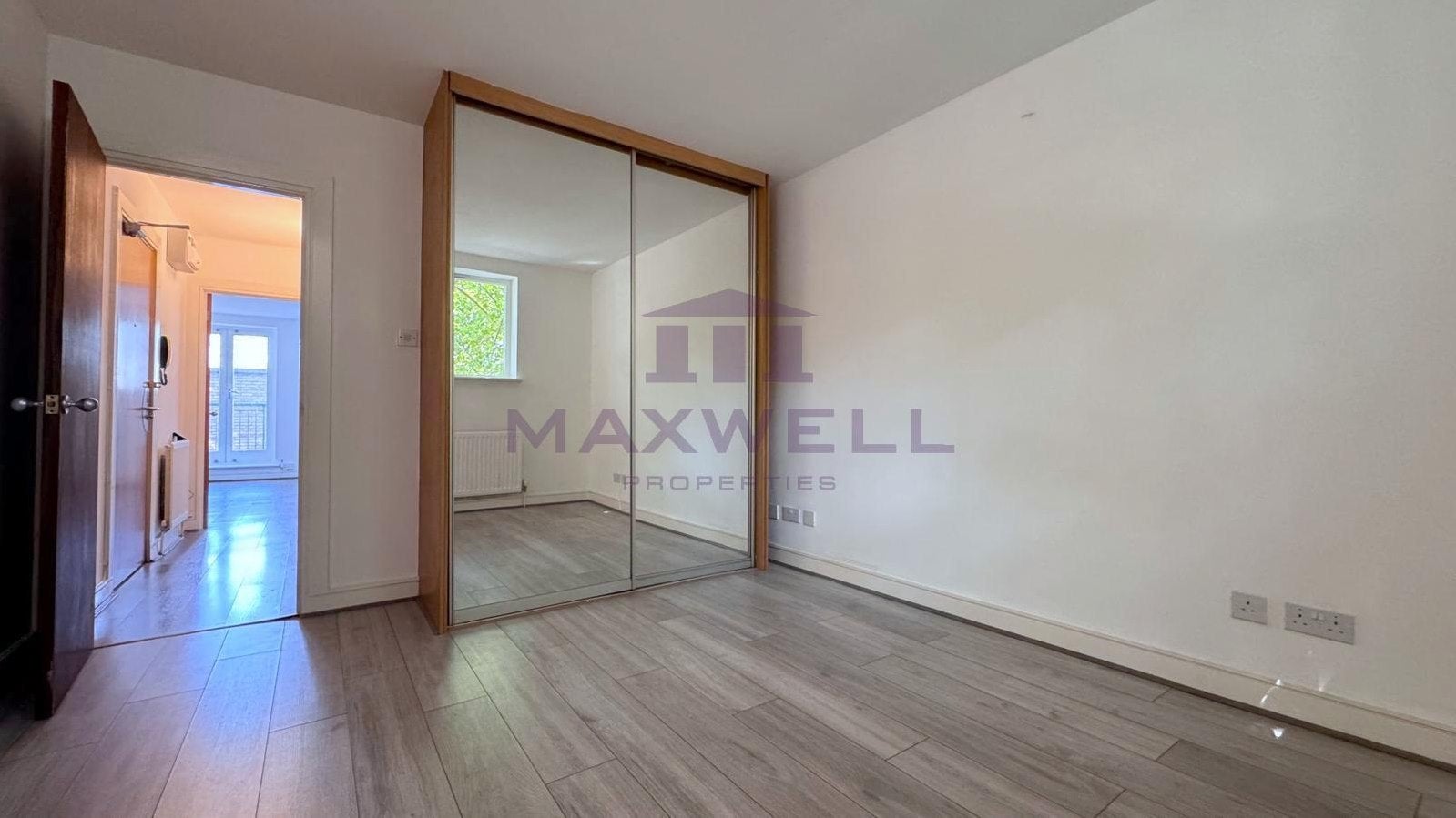 Flat Dockers Tanner Road in Greater London