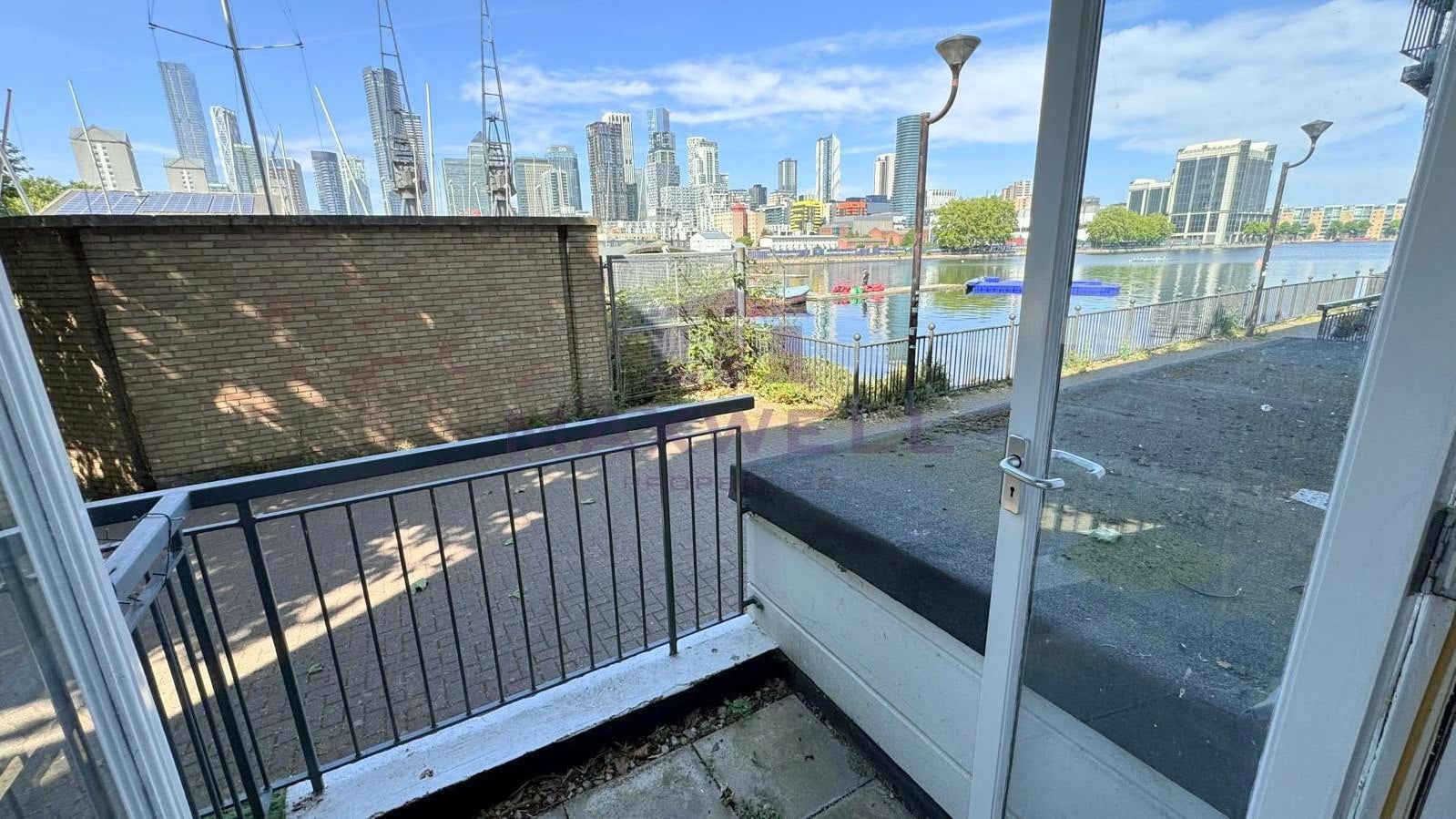Flat Dockers Tanner Road in Greater London