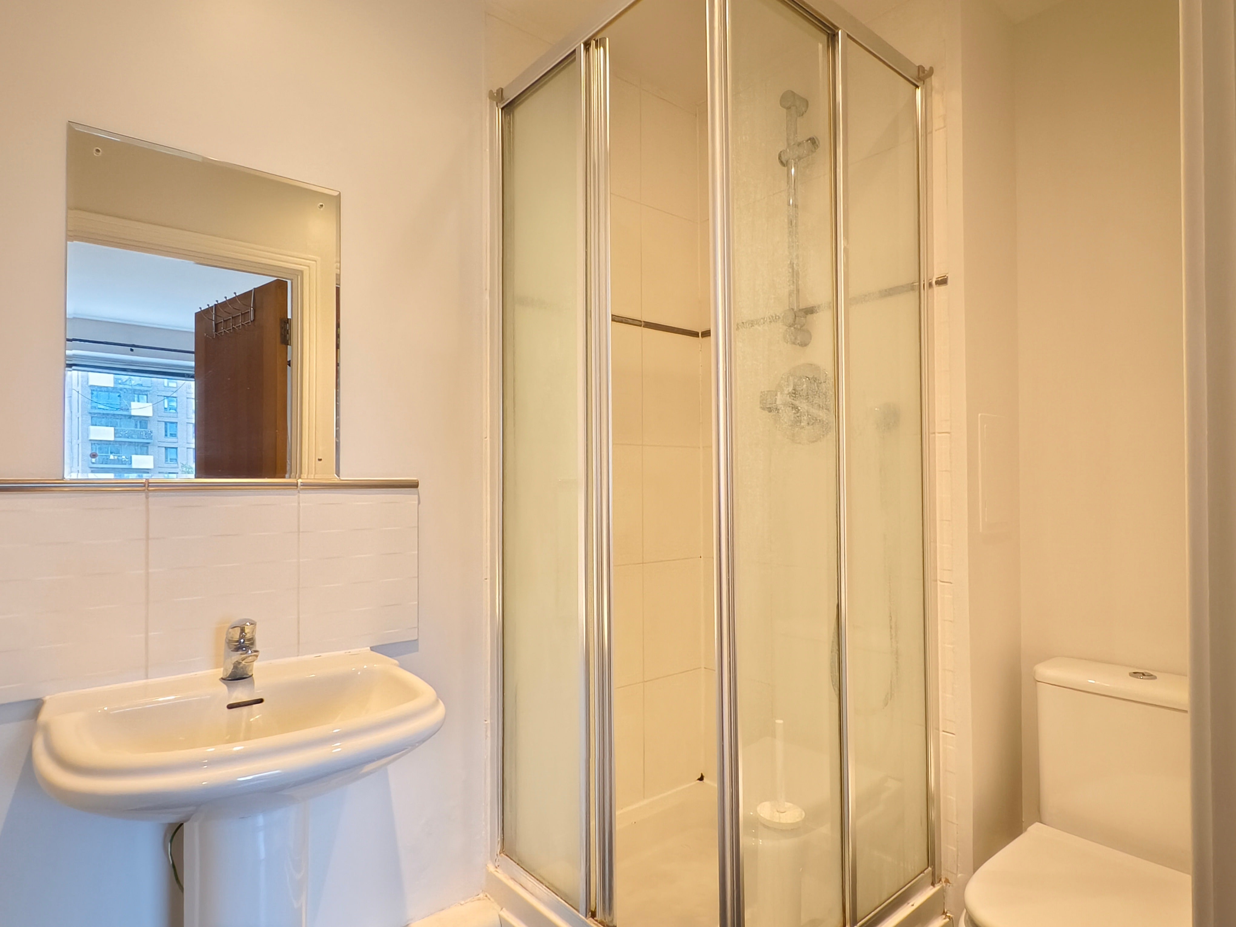 Room Booth Road in Greater London