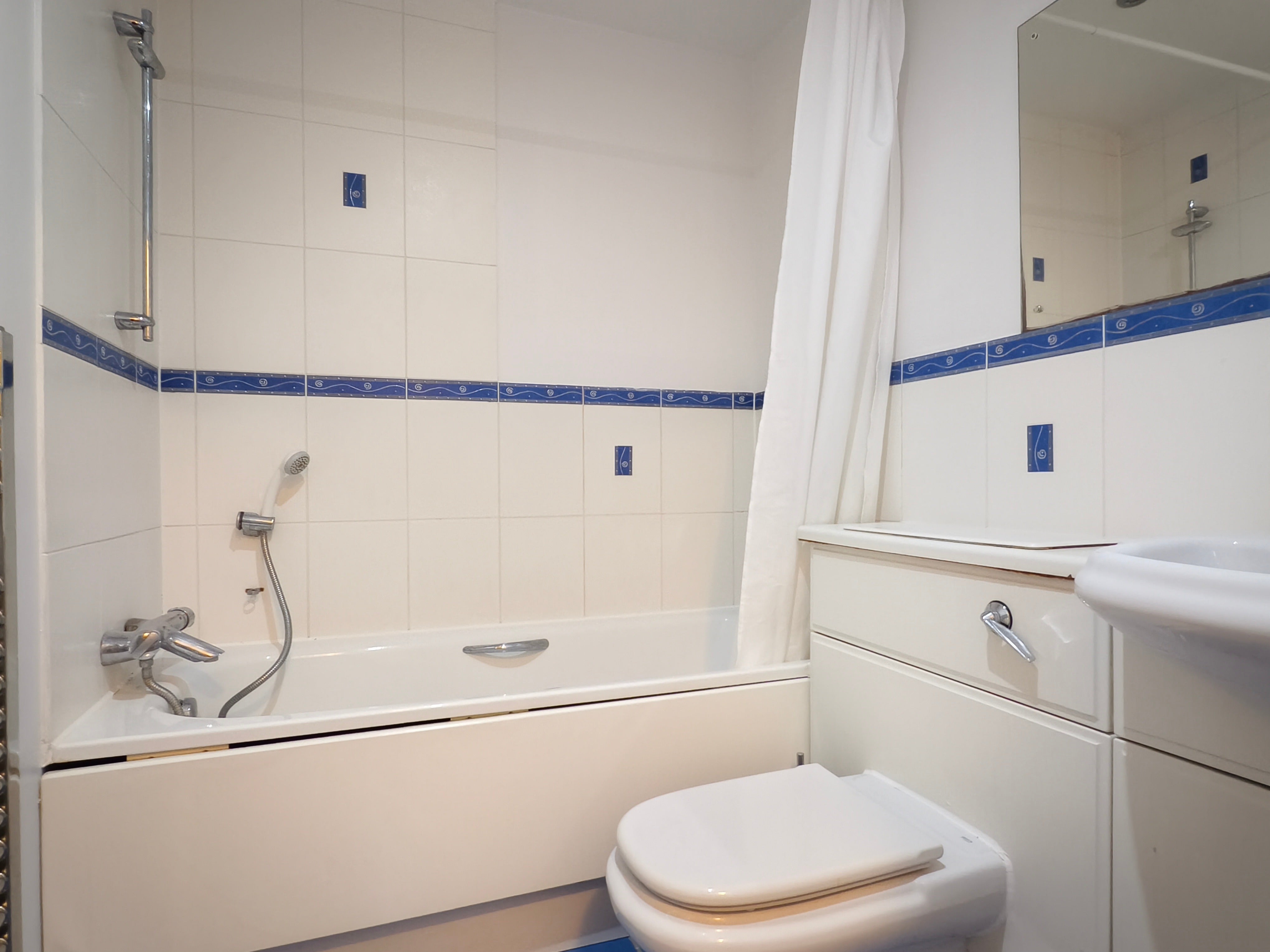 Room Booth Road in Greater London