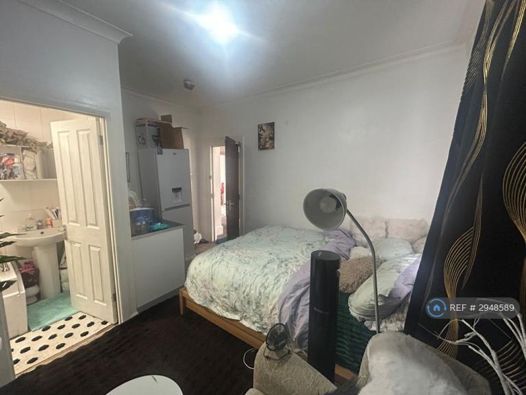 Room Eastern Road in Greater London