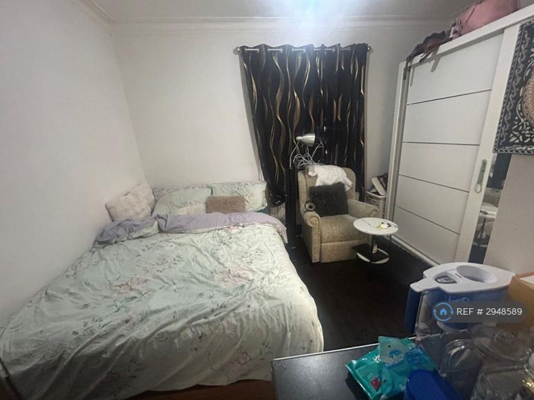 Room Eastern Road in Greater London