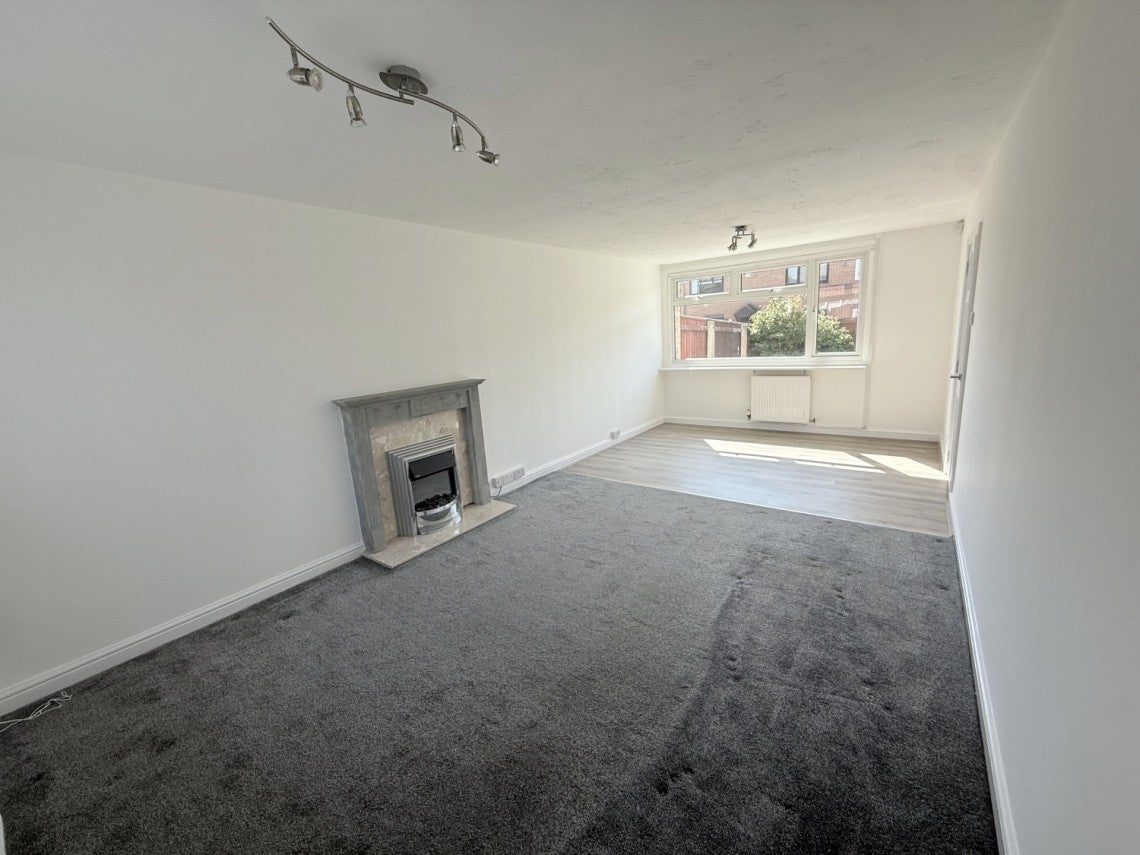 House Newark Close in Moreton