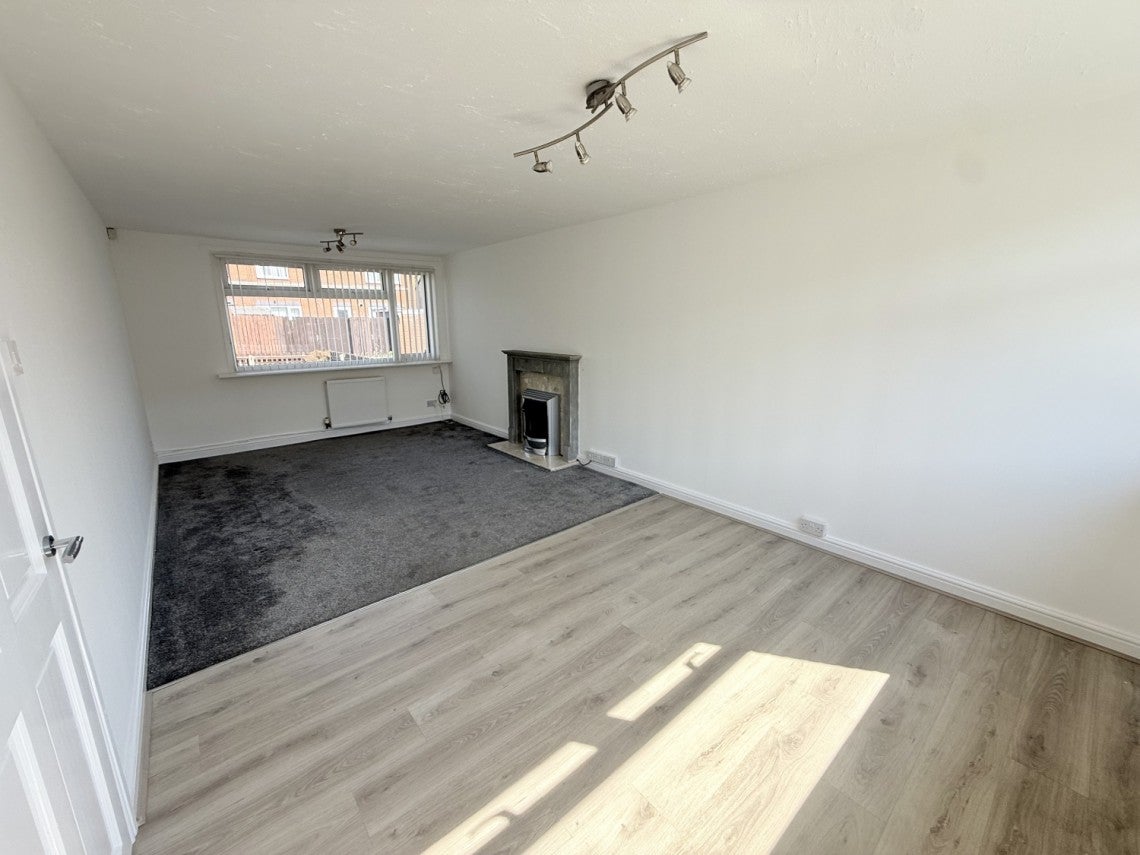 House Newark Close in Moreton