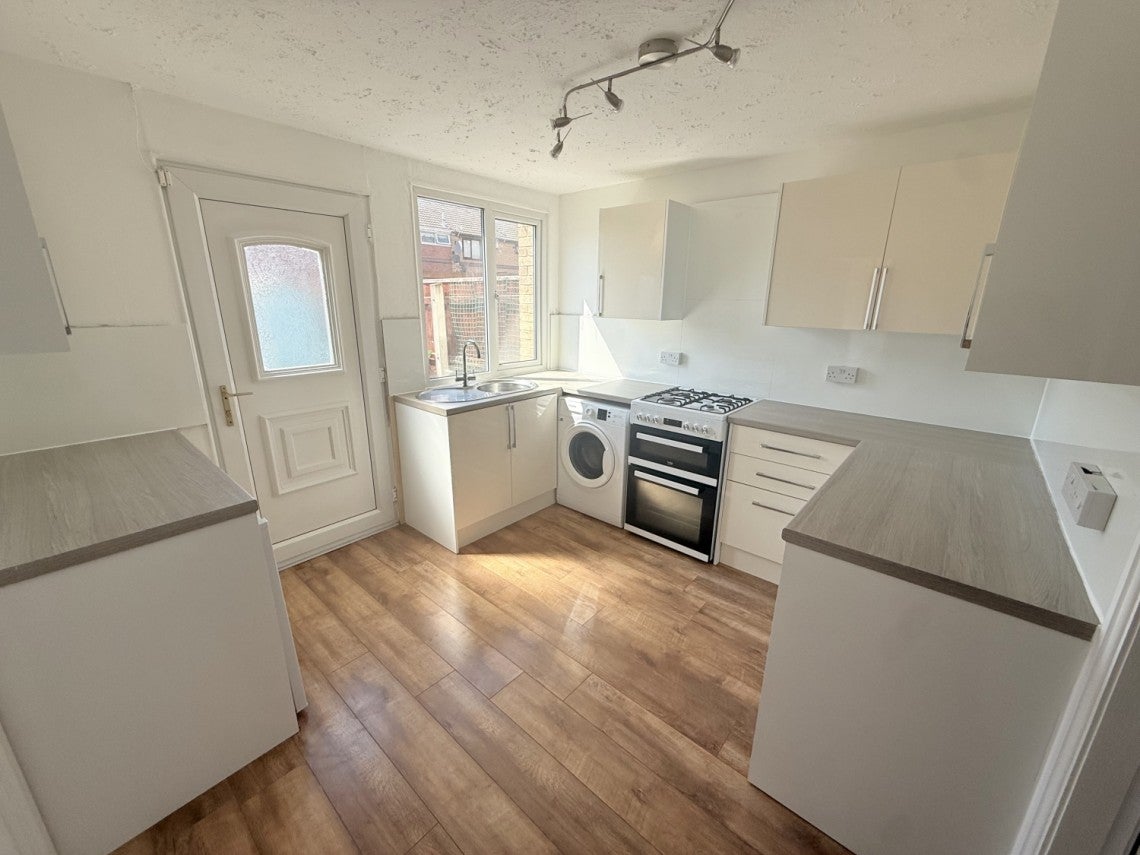 House Newark Close in Moreton