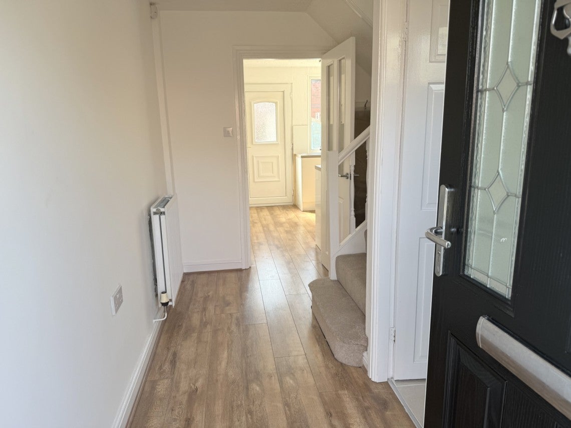 House Newark Close in Moreton