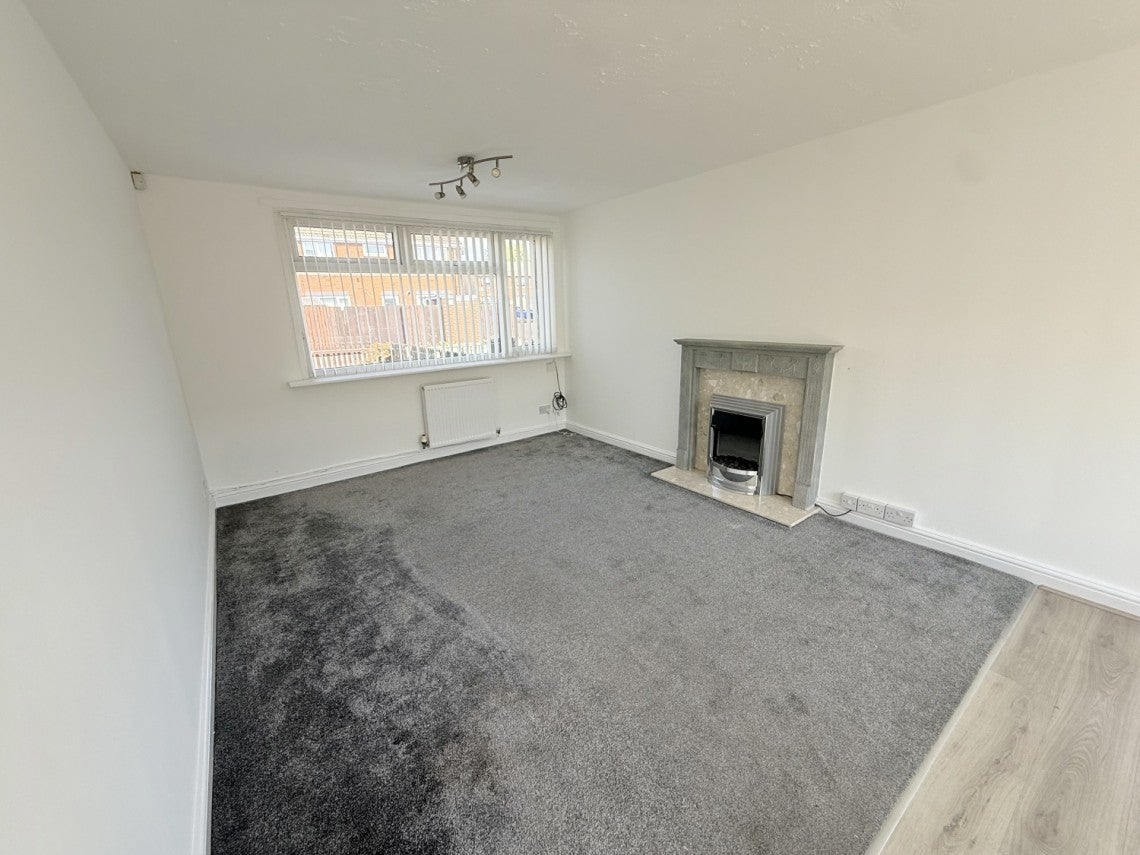 House Newark Close in Moreton