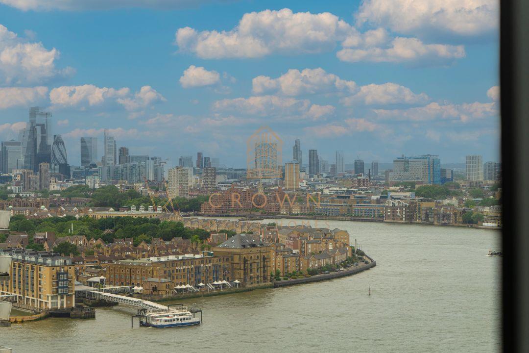 Flat Marsh Wall in Greater London