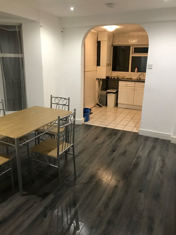 Room Ham Park Road in Greater London