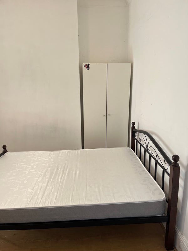 Room Ham Park Road in Greater London