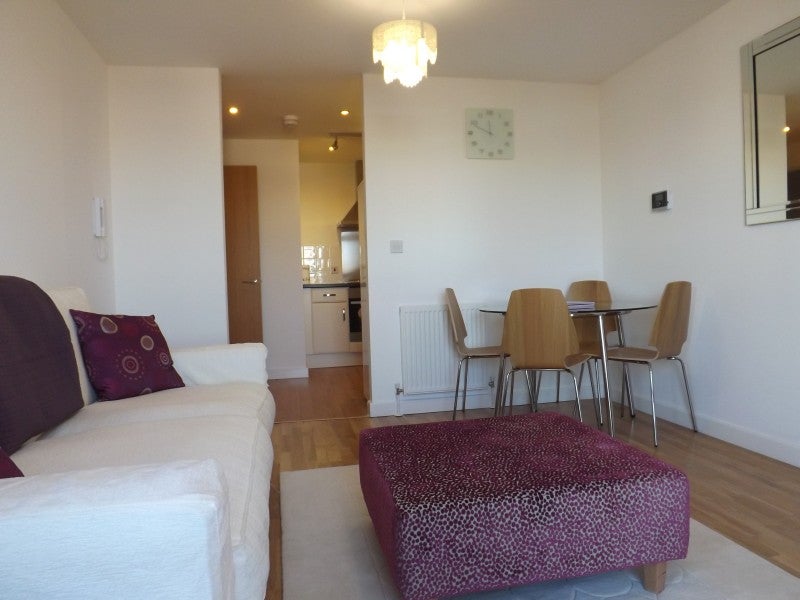 Flat Cambridge Road in Greater London