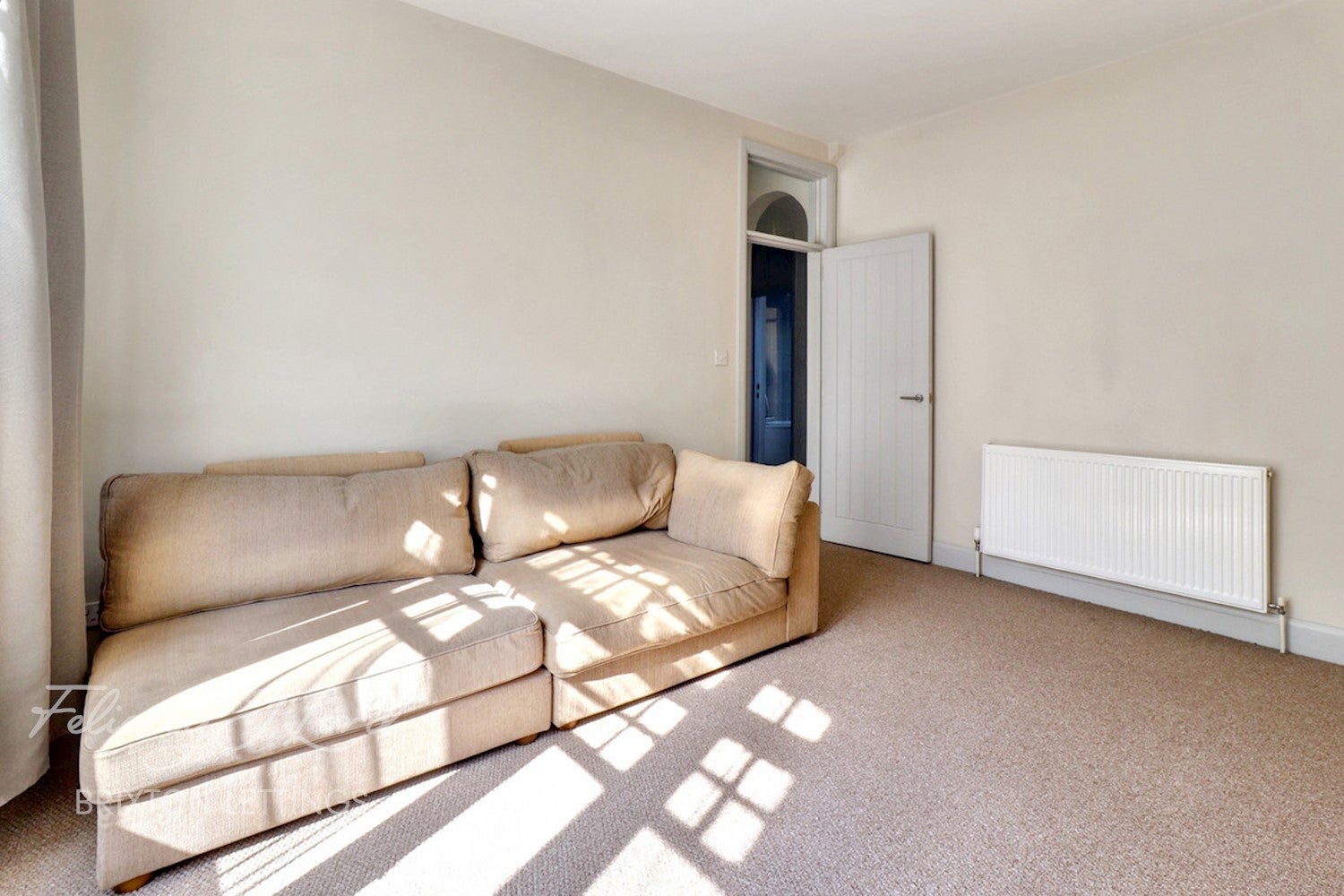 Flat Electric Avenue in Greater London
