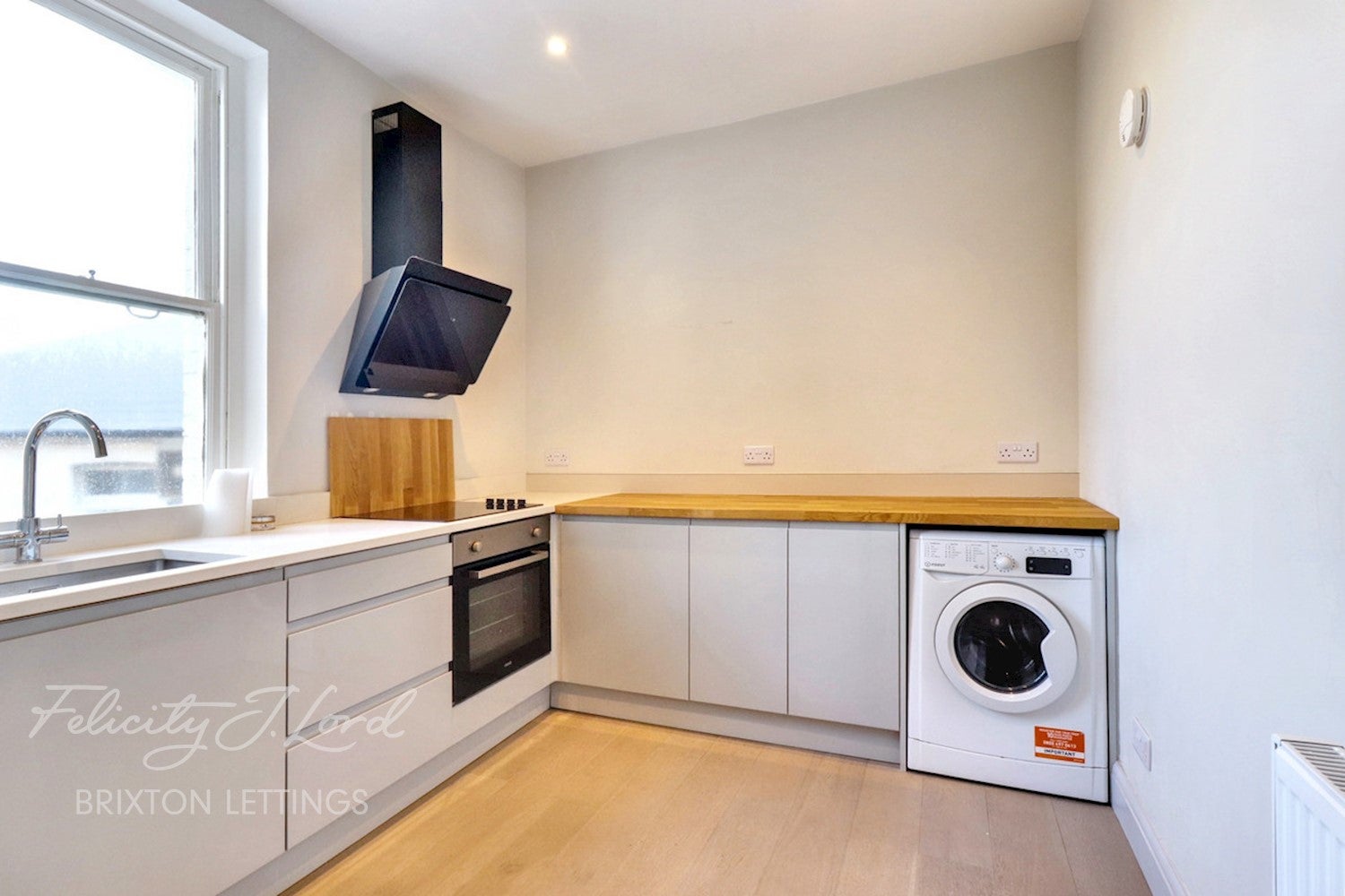 Flat Electric Avenue in Greater London