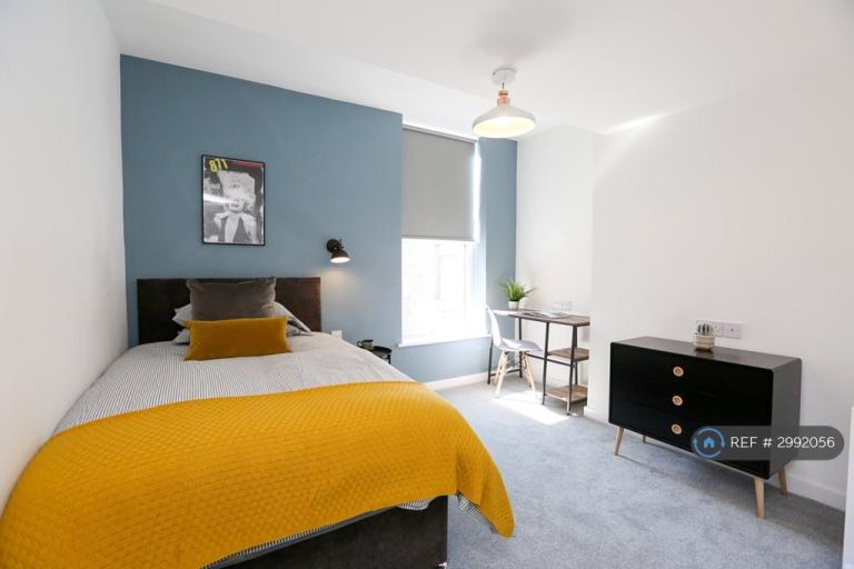 Room Euston Grove in Oxton Village