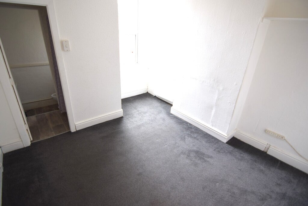 Flat Knowle Avenue in Blackpool