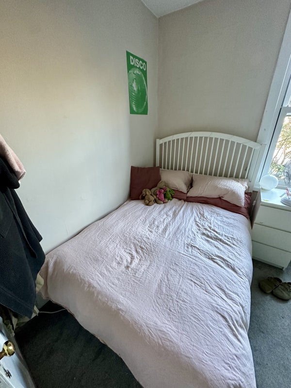 Room Shorrolds Road in Greater London
