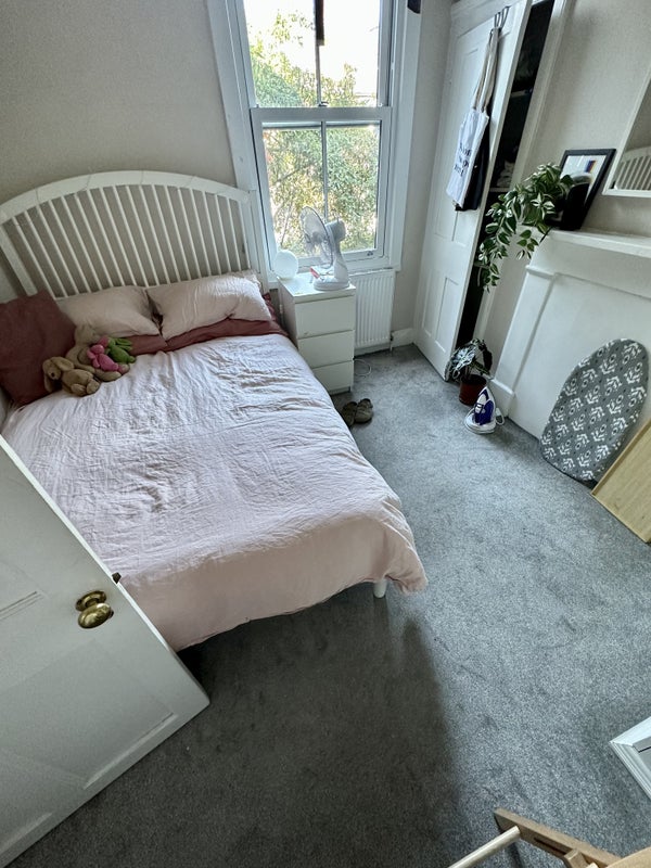 Room Shorrolds Road in Greater London