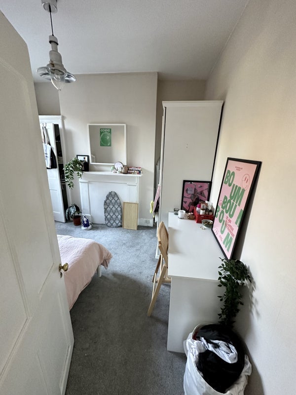 Room Shorrolds Road in Greater London