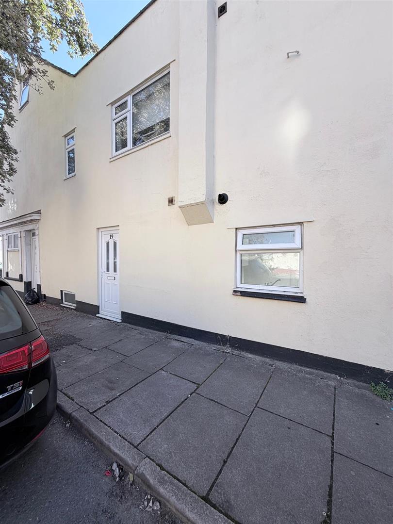 Flat Ecton Street in Northampton