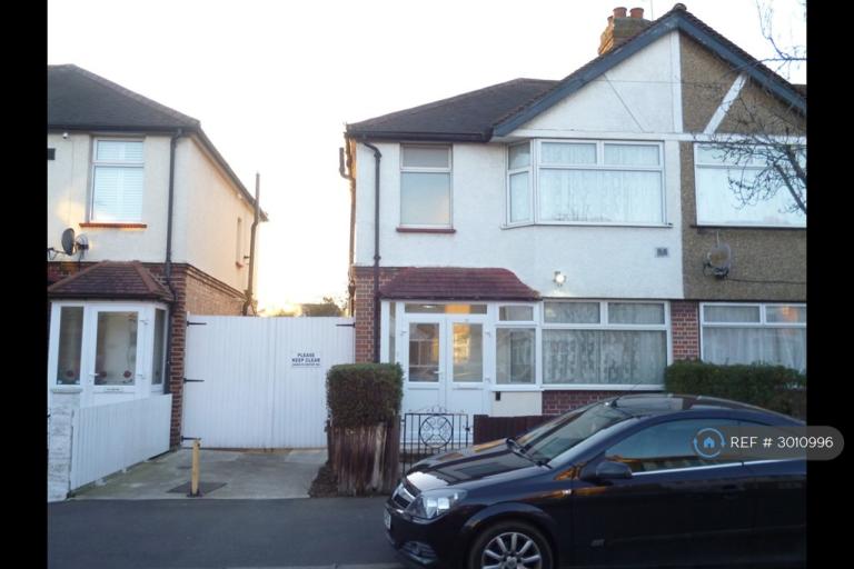 House Buckingham Avenue in Greater London