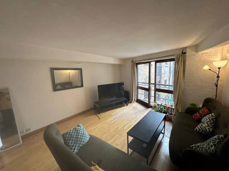 Flat New Crane Place in Greater London
