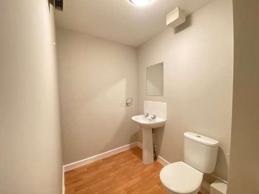 Flat Tuscany Gardens in Crawley