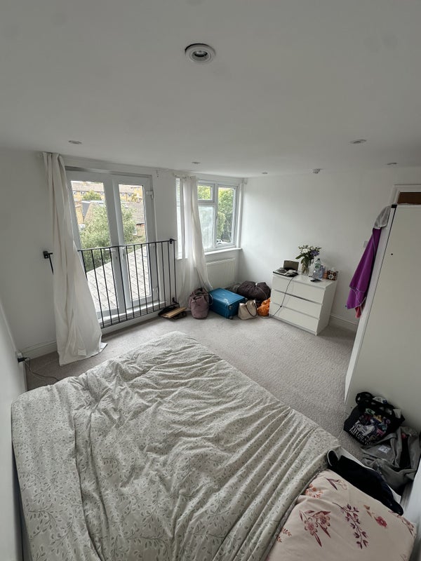 Room Nello James Gardens in Greater London