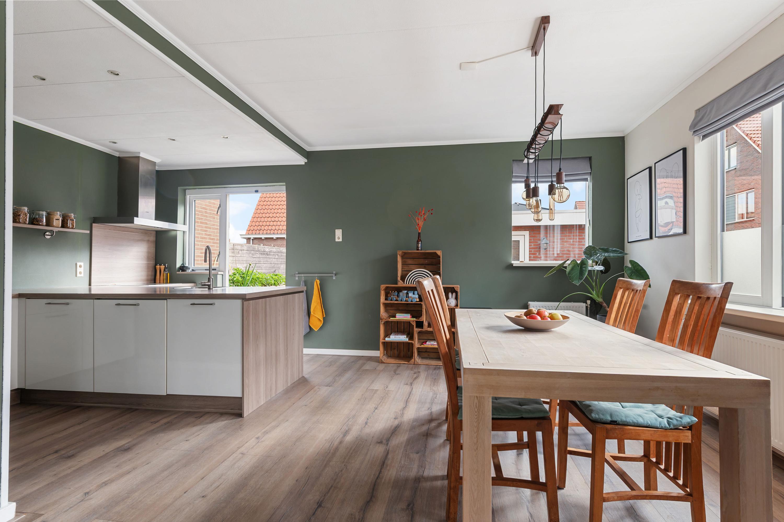 Hoekwoning te koop: Velserduinweg 147B, Ijmuiden