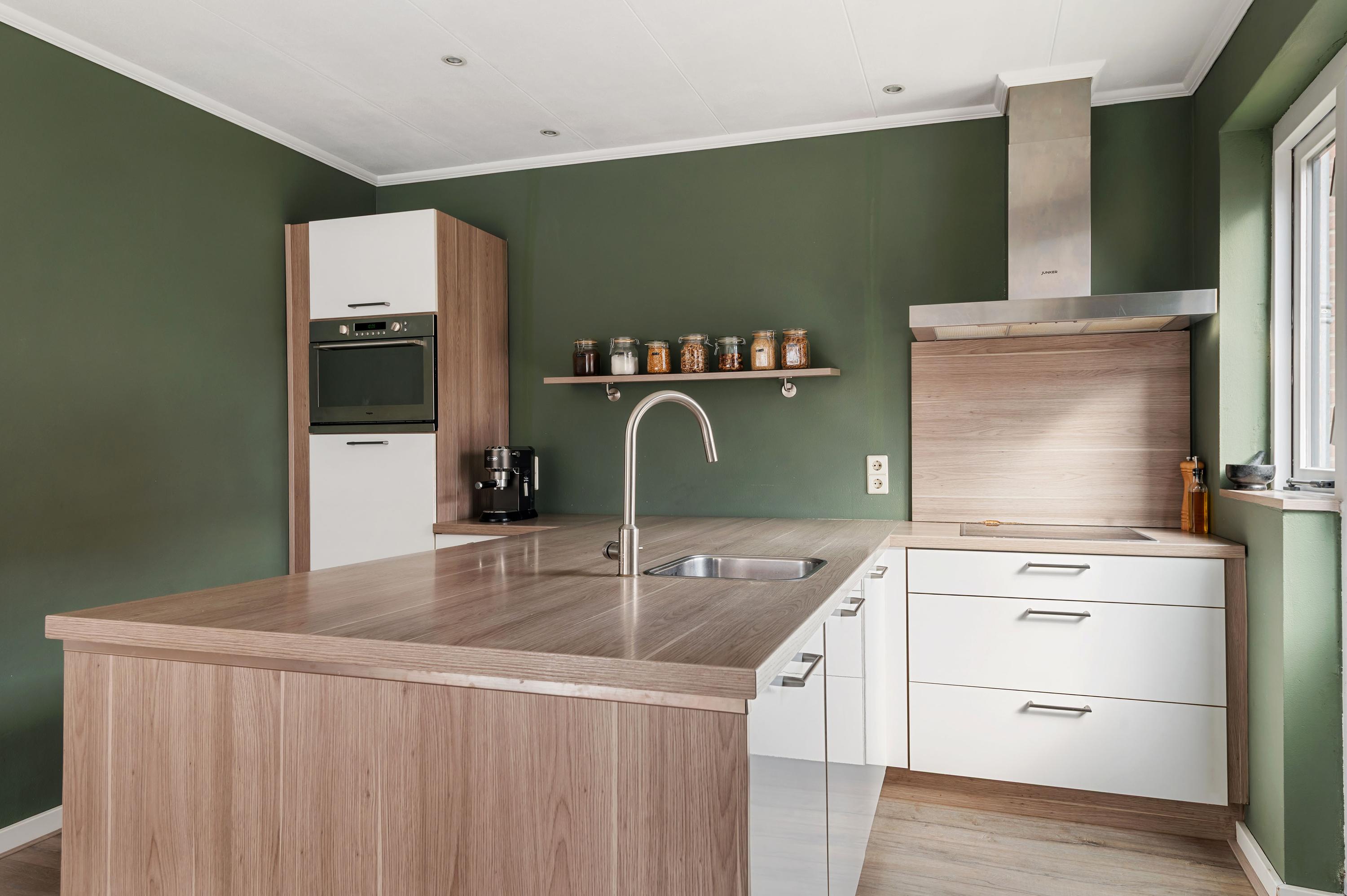Hoekwoning te koop: Velserduinweg 147B, Ijmuiden