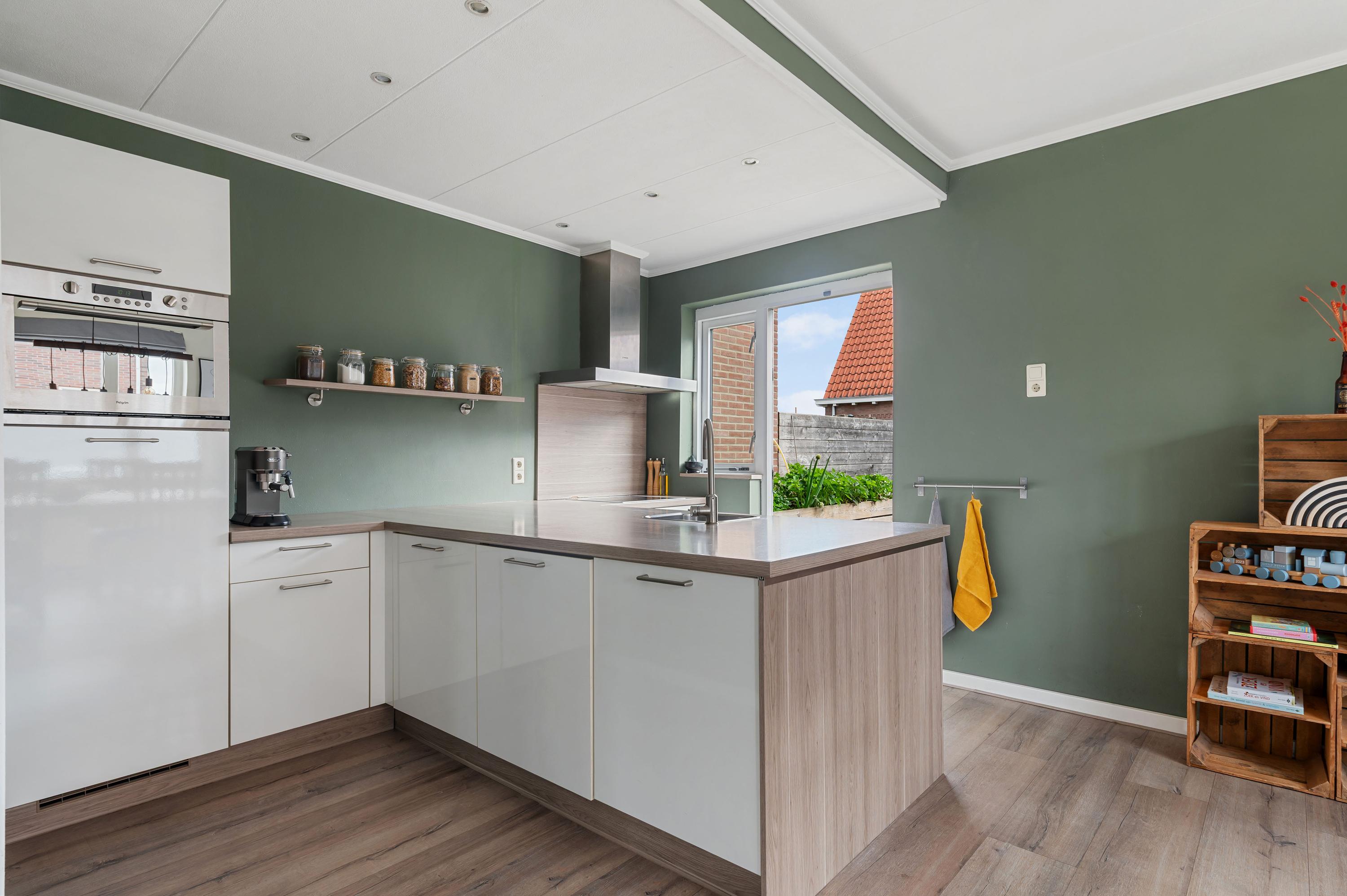 Hoekwoning te koop: Velserduinweg 147B, Ijmuiden