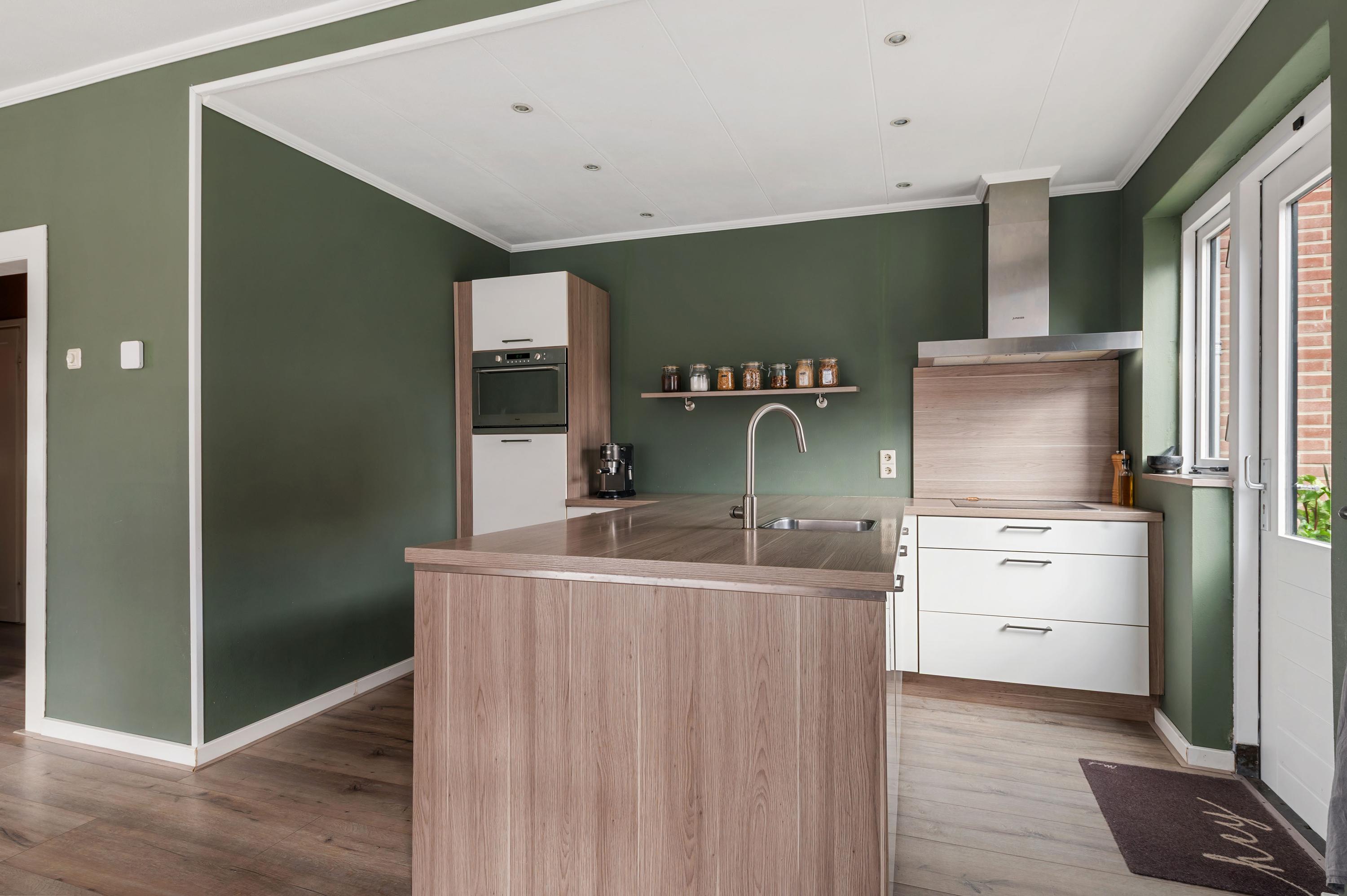 Hoekwoning te koop: Velserduinweg 147B, Ijmuiden