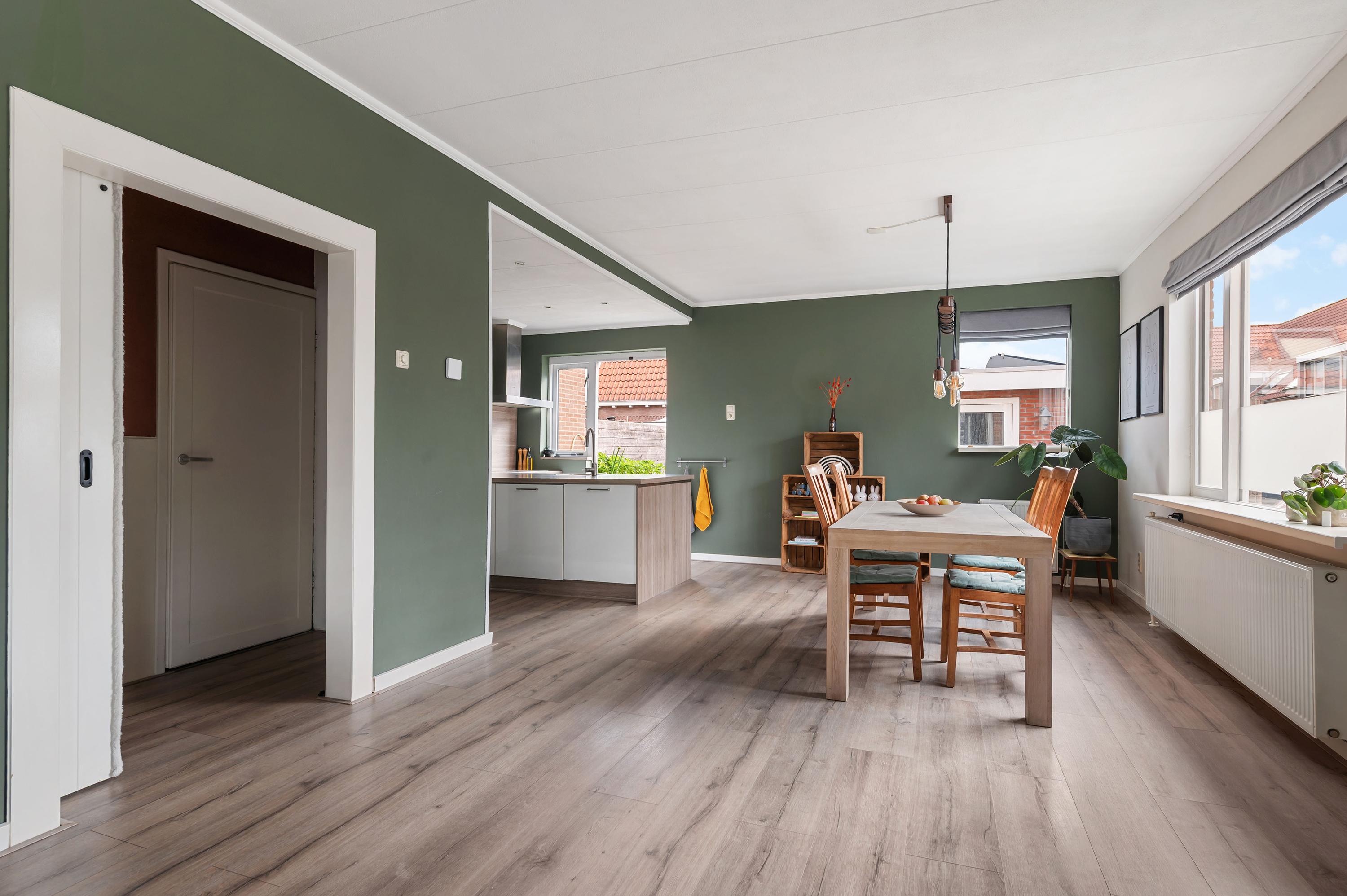 Hoekwoning te koop: Velserduinweg 147B, Ijmuiden