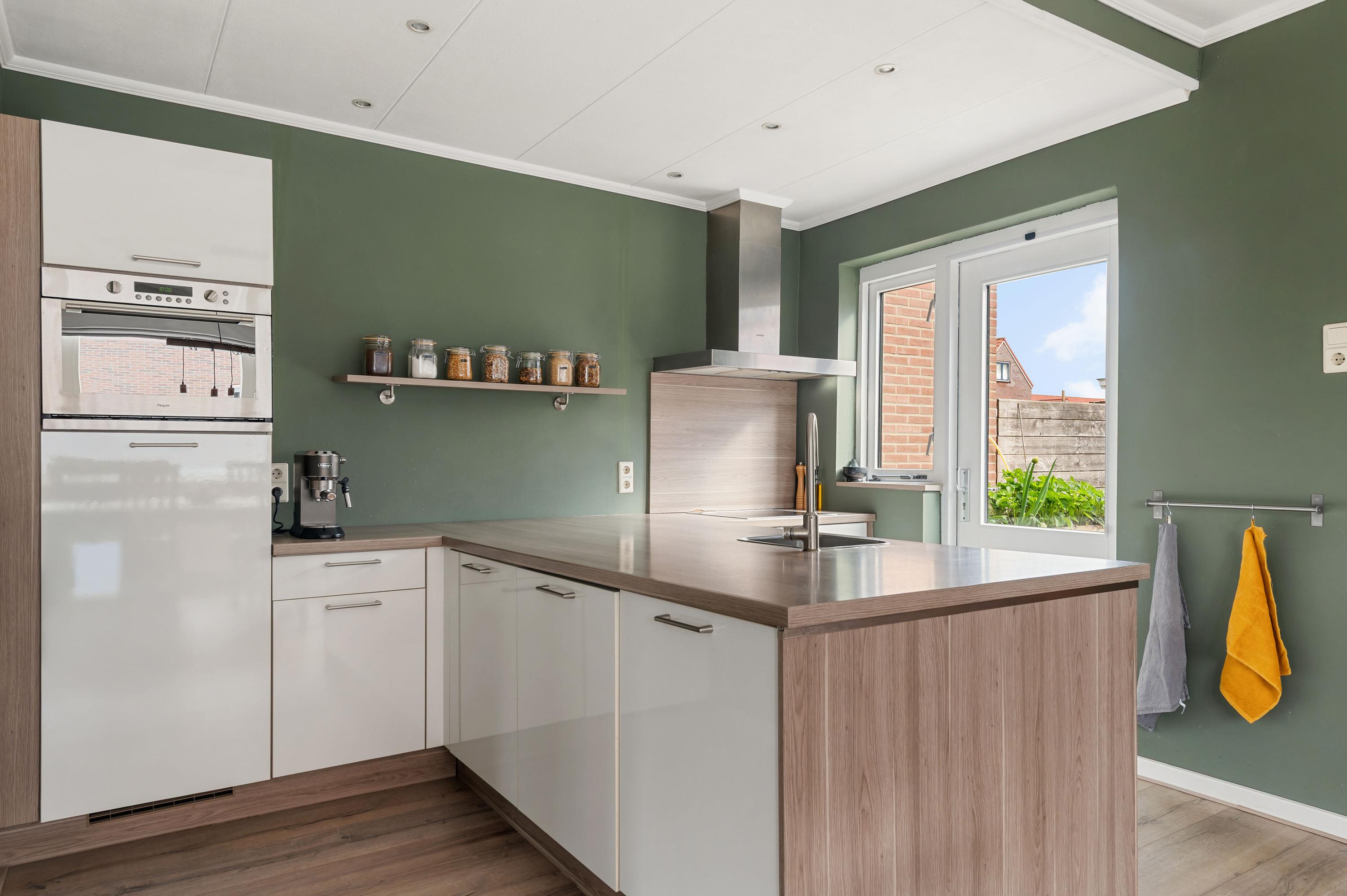 Hoekwoning te koop: Velserduinweg 147B, Ijmuiden