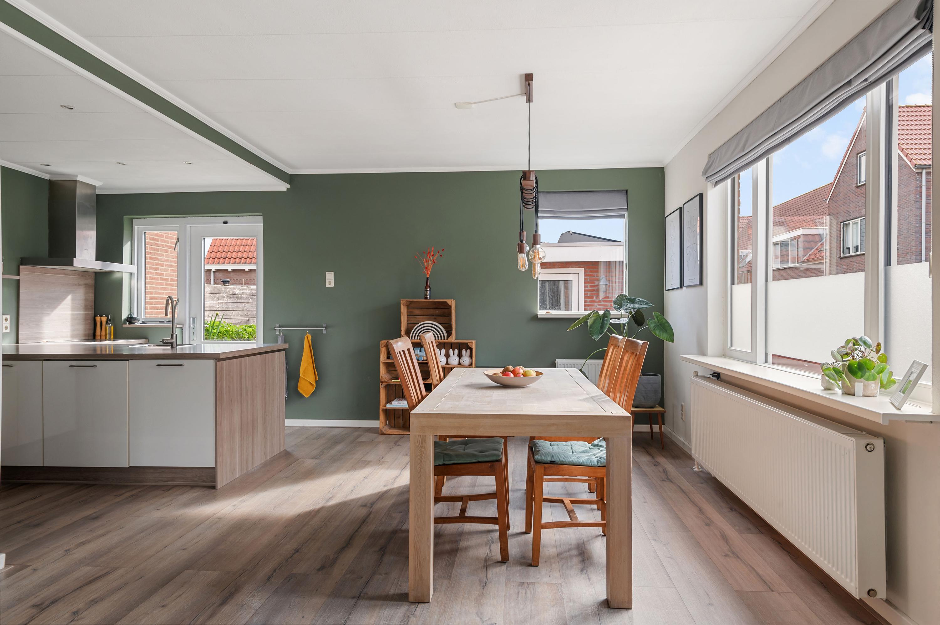 Hoekwoning te koop: Velserduinweg 147B, Ijmuiden