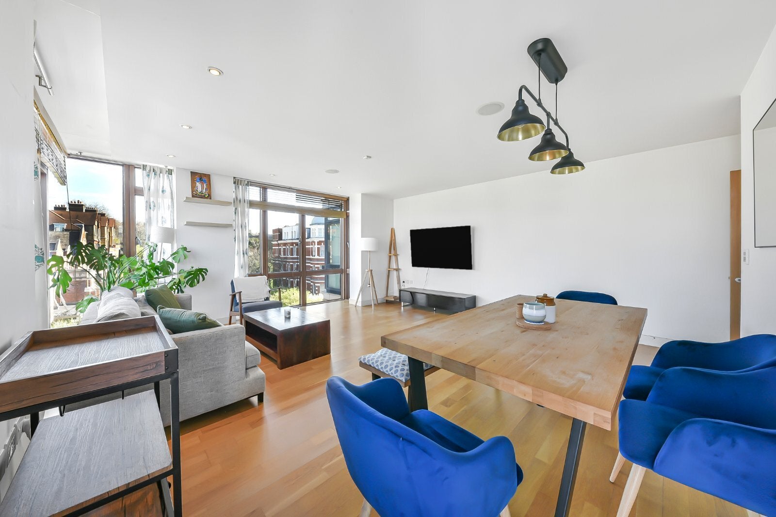 Flat Lymington Road in Greater London