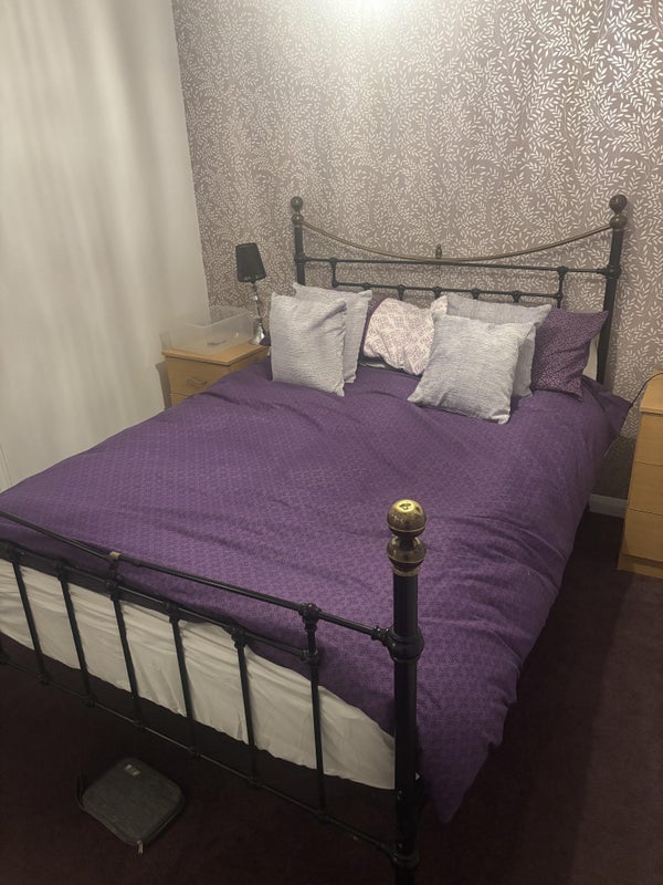 Room Felbridge Avenue in Crawley