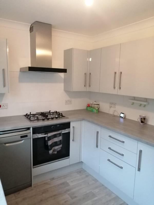 Room Felbridge Avenue in Crawley