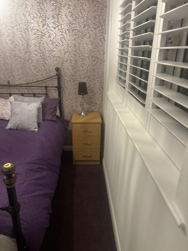 Room Felbridge Avenue in Crawley